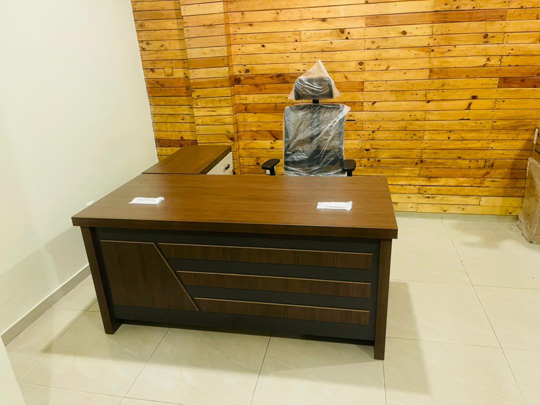 Bureau moderne en bois massif